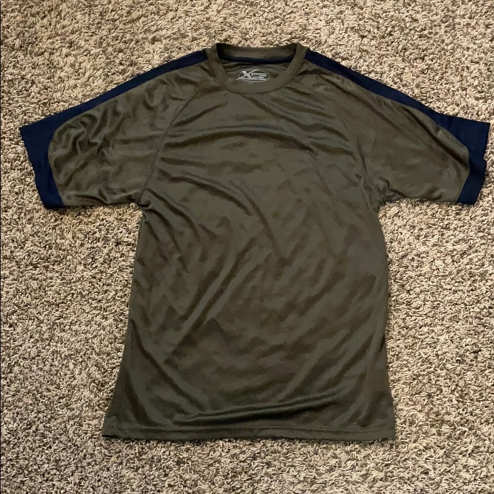 Short-sleeve athletic shirt